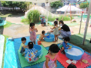 水遊び楽しいね！　きりん組